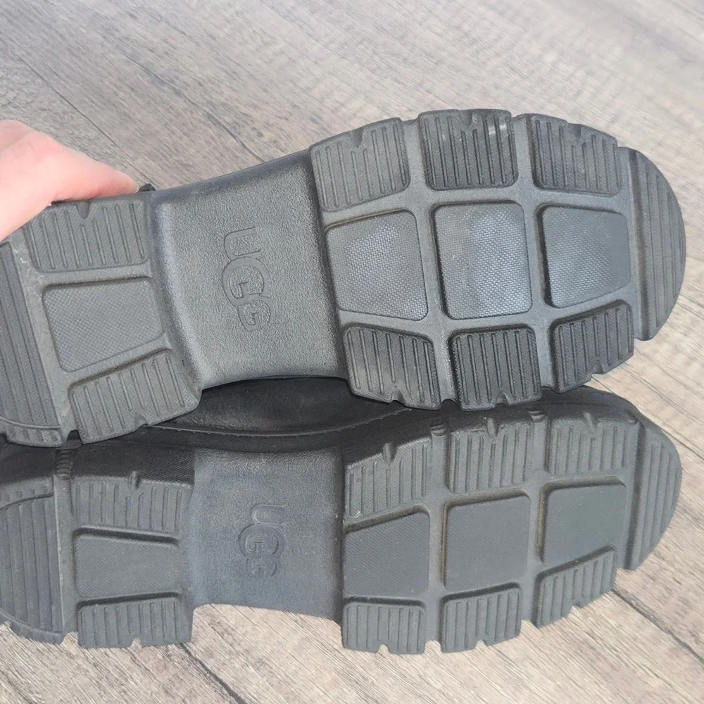 UGG Kids Ashton Chelsea Boots Black Waterproof Leather Lug Sole 1143662K Size 3Y